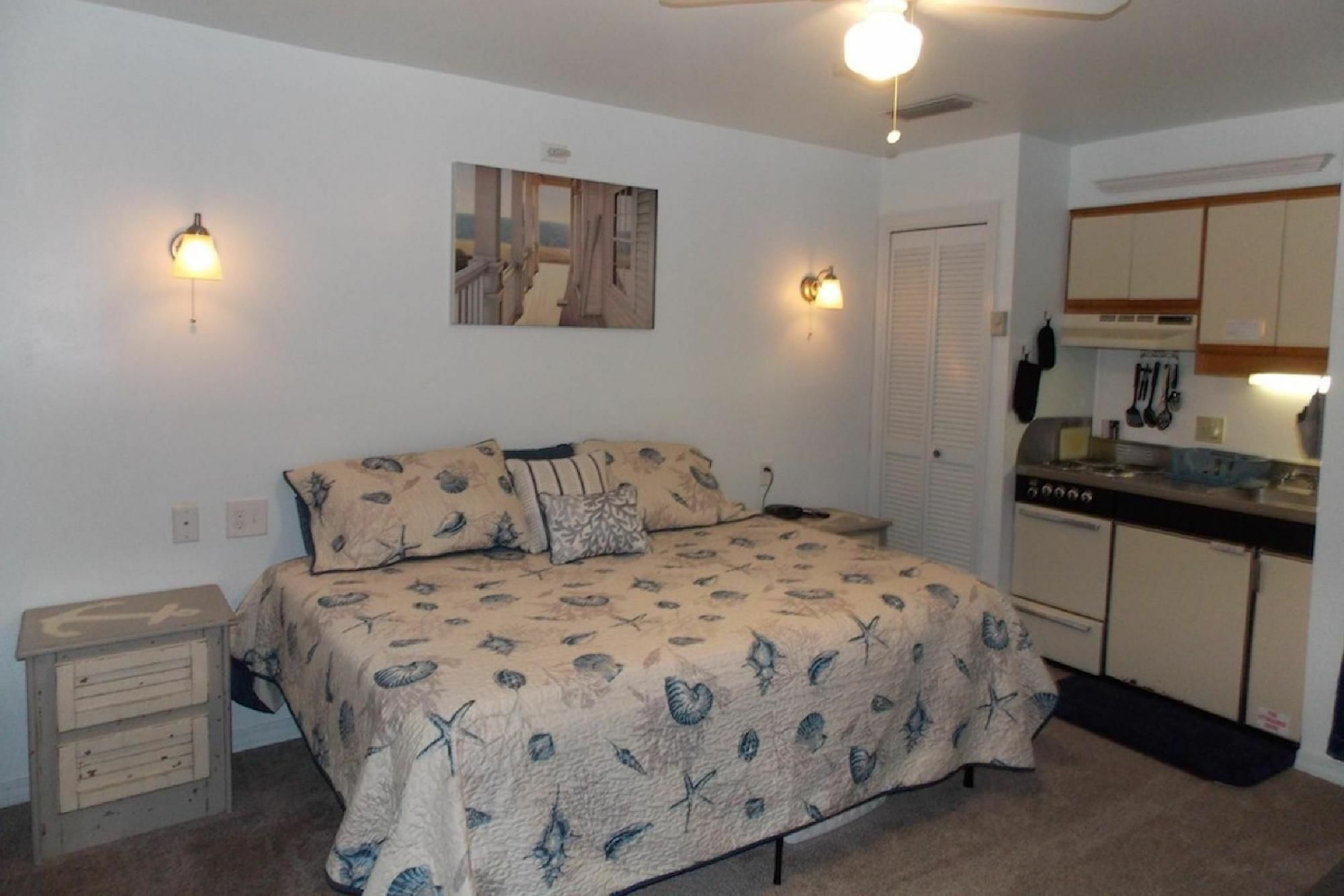 1302c St Thomas Square Apartment